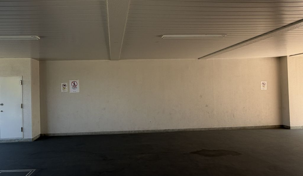 光が丘クリニック 裏階段を上がった先の通路（D地点）