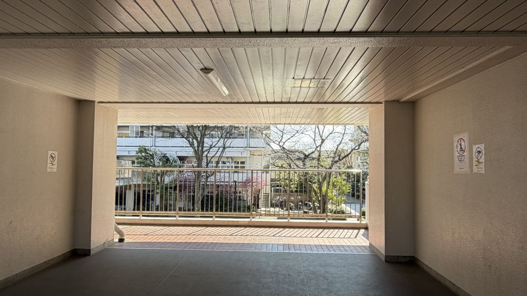 光が丘クリニック 裏階段から右折した後の通路