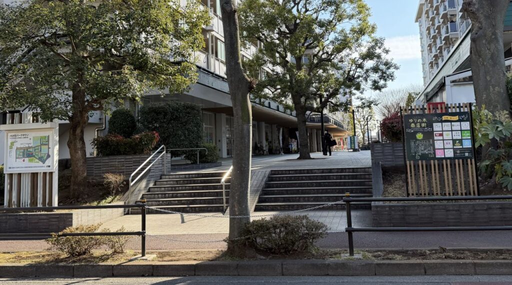 ゆりの木商店街入口（E地点）